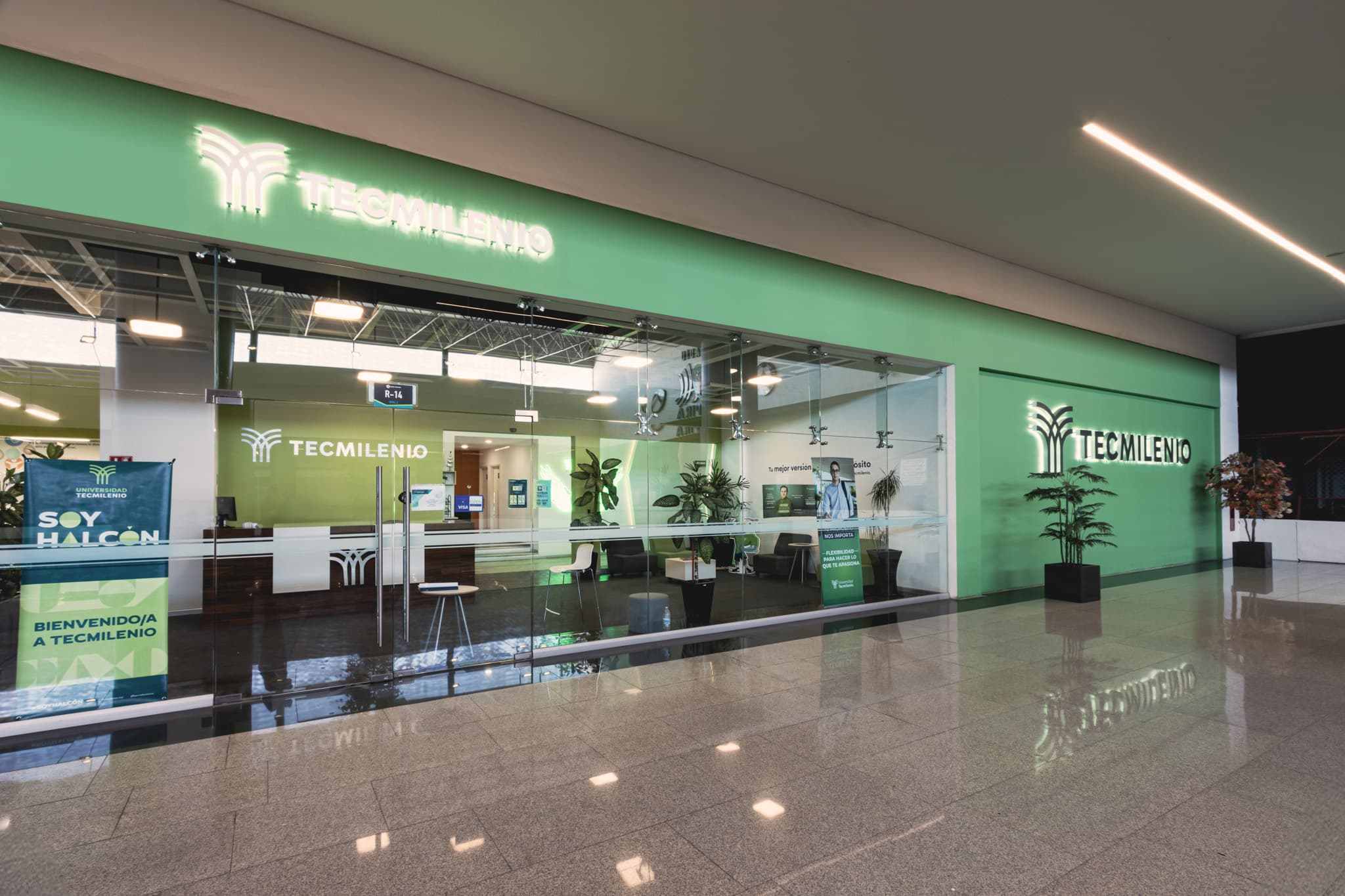entrada de plaza a espacio connect las americas